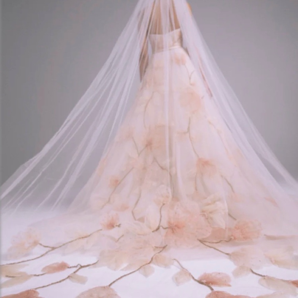 Amsale AVM745 - Dip-Dyed Floral Veil
